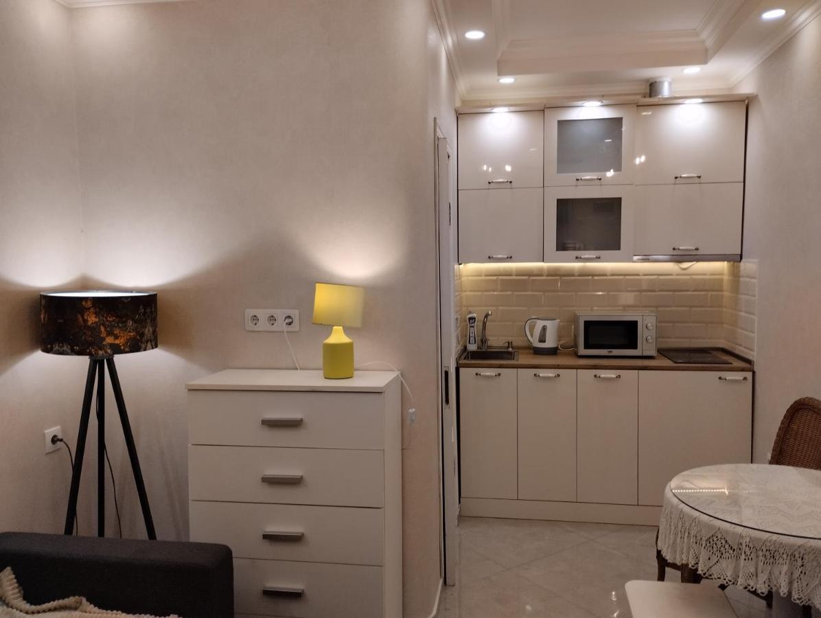 Room In Sololaki Tbilisi Bagian luar foto
