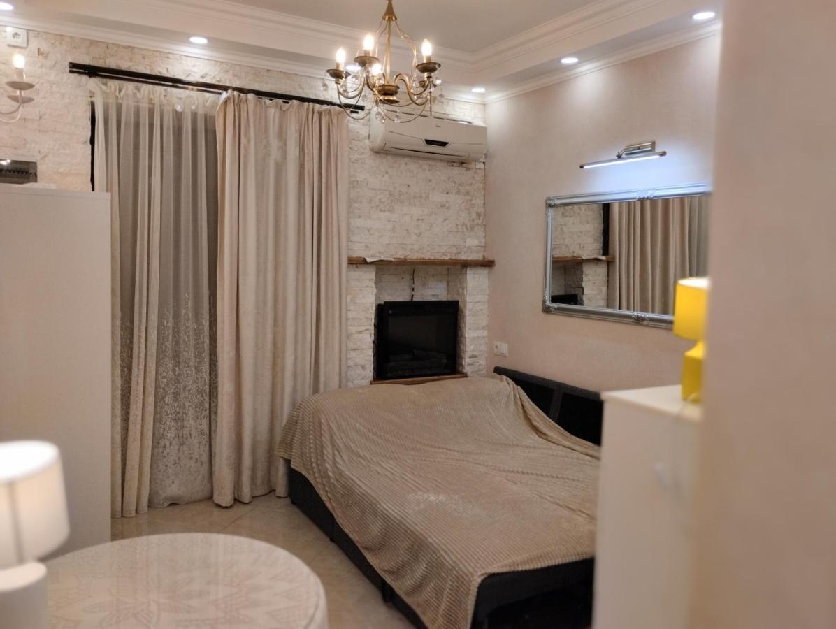 Room In Sololaki Tbilisi Bagian luar foto